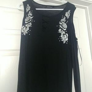 Woman black long sleeve shirt w/shoulder cut out